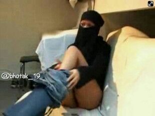 Bokep jilbab cewek berhijab ngewe di sofa